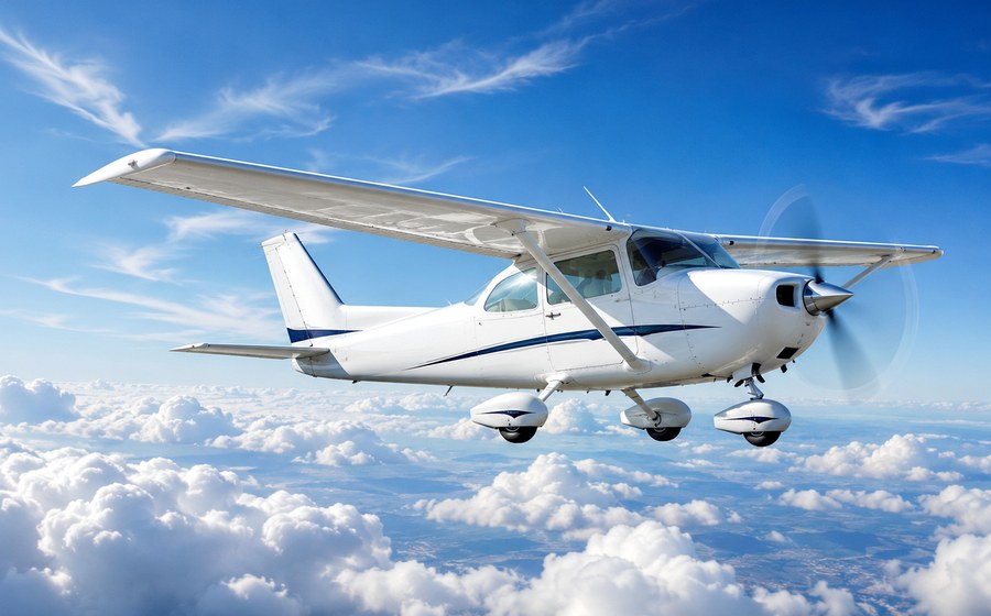 Avião ligeiro de treino tipo Cessna